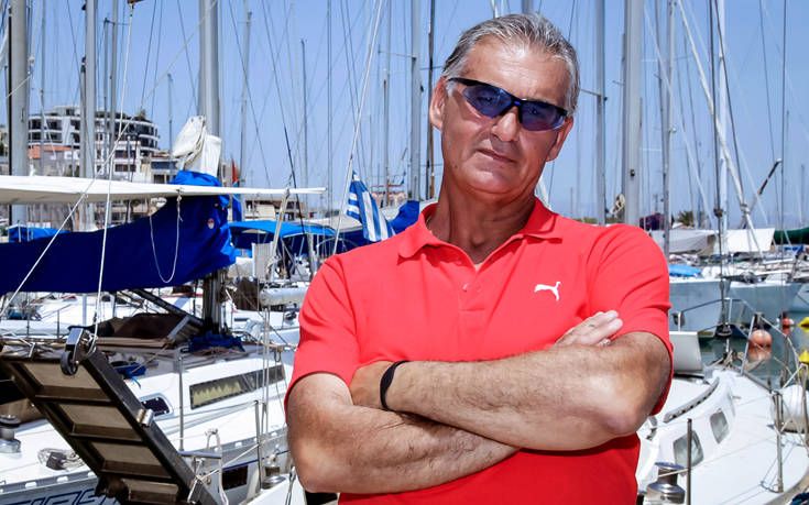 Η δημόσια εμφάνιση του Τάσου Μουντούρη μετά το σοβαρό τροχαίο που είχε τον Ιανουάριο στην Λ.Ποσειδώνος