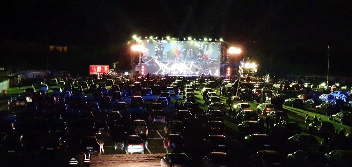 «Πρεμιέρα» χθες για το drive-in festival της Γλυφάδας