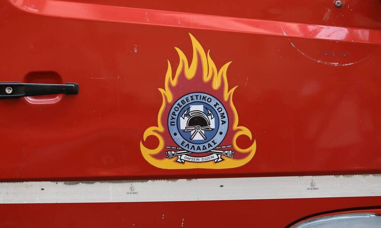 Φωτιά ξέσπασε στην παραλία του ΠΙΚΠΑ Βούλας
