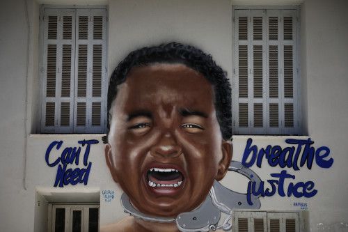 To graffiti στο κέντρο της Αθήνας προς τιμήν του Τζορτζ Φλόιντ