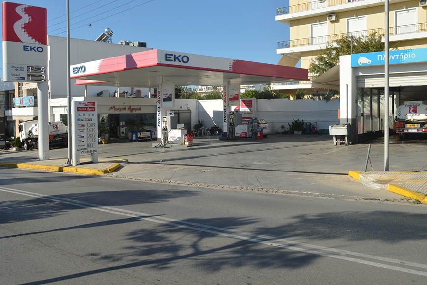 Komis Oil: Το πλυντήριο του πρατηρίου κάνει τα αυτοκίνητα να λάμπουν