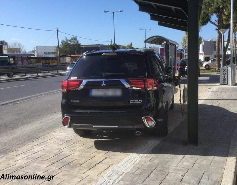 Δύο νέοι σταθμοί φόρτισης ηλεκτρικών οχημάτων ετοιμάζονται στον Άλιμο