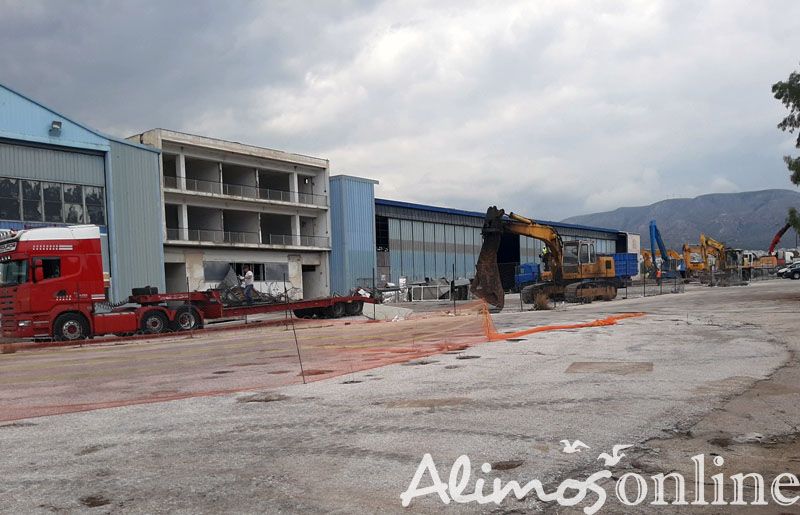 Μπήκανε οι πρώτες μπουλντόζες στο πρώην αεροδρόμιο και ξεκινήσαν οι διαδικασίες για τις πρώτες κατεδαφίσεις 