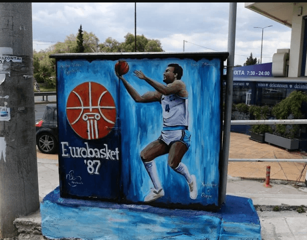 Το γκράφιτι του Παλαιού Φαλήρου που είναι αφιερωμένο στον Νίκο Γκάλη