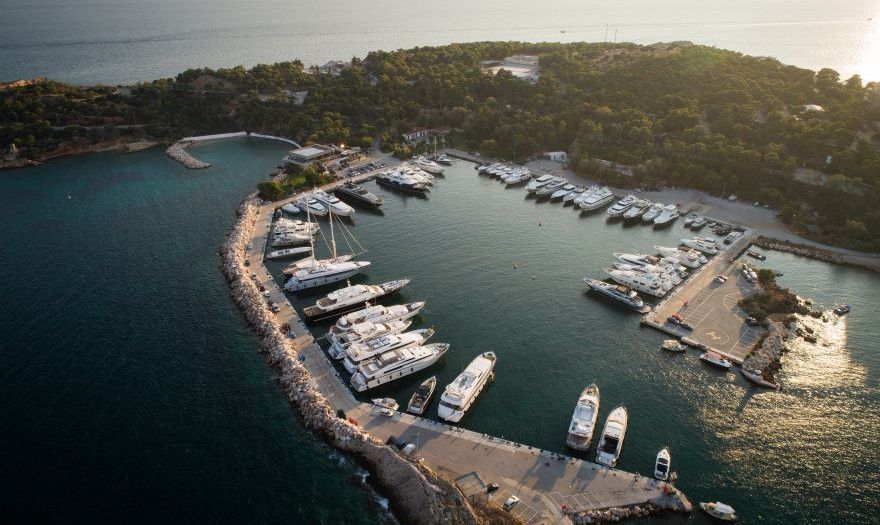 Μεταμορφώνεται η μαρίνα Βουλιαγμένης: Καταστήματα, πάρκινγκ, υποδομές για mega yachts