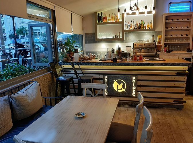 Οι «Μοίρες» σε περιμένουν για τα πιο γευστικά μεζεκλίκια