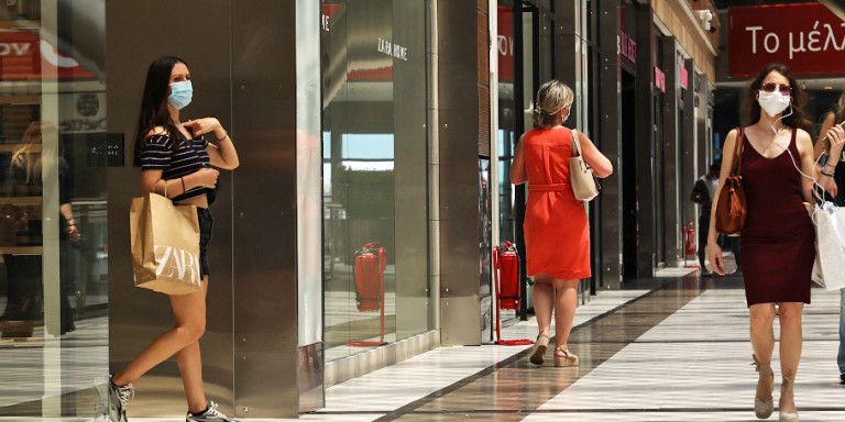Άρση Μέτρων: Τέρμα το όριο των 6 ατόμων ανά τραπέζι και πλέον δεν είναι υποχρεωτική η χρήση μάσκας στα εμπορικά