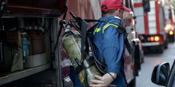 Τραγωδία στη Βάρη: Εντοπίστηκε νεκρή 67χρονη μέσα σε φλεγόμενη μονοκατοικία