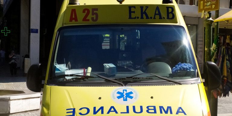 Κατέρρευσε αναβατόριο στο Παλαιό Φάληρο – Δύο εργαζόμενοι τραυματίστηκαν σοβαρά