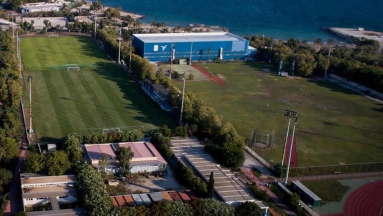 Εργασίες συντήρησης στον Άγιο Κοσμά: Μετά από 16 χρόνια επισκευάζονται οι στέγες των αθλητικών εγκαταστάσεων