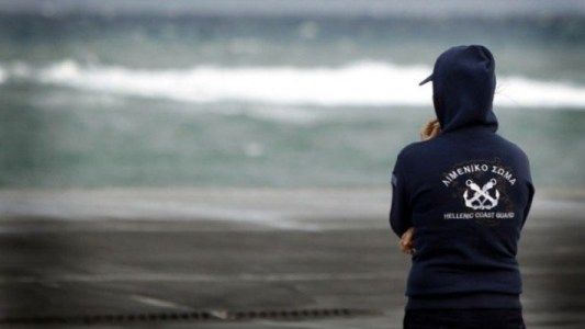 Μία γυναίκα «έχασε» τη ζωή της στη θάλασσα της Βάρκιζας