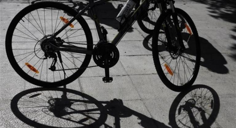 Δύο επιθέσεις σε νεαρούς στον Άλιμο προκειμένου να κλέψουν τα ποδήλατά τους