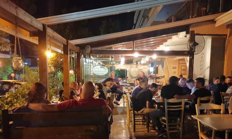 Συνεχίζονται οι μουσικές βραδιές στο «Αλιμανάκι»