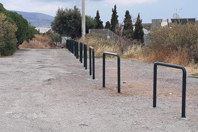 Αποτρεπτικά μεταλλικά Π τοποθετήθηκαν στο Λόφο Πανί