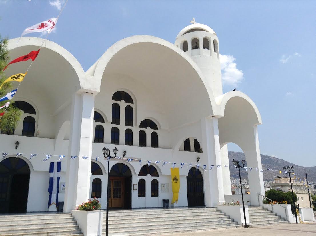 Μικρής έκτασης φωτιά ξέσπασε χθες λίγο πριν τη λιτανεία στον Ι.Ν του Αγίου Παντελεήμονος Τραχώνων 