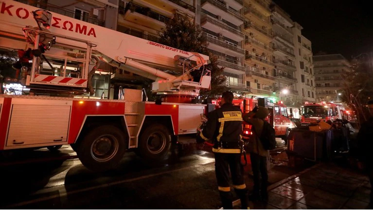 Άλιμος: Αυτοκίνητο τυλίχτηκε στις φλόγες στη λεωφόρο Ποσειδώνος