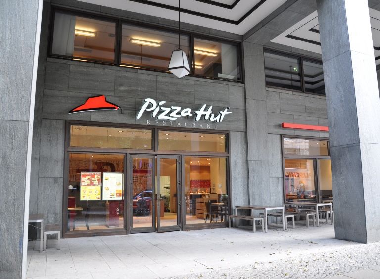 Η Pizza Hut αποχωρεί από την Ελλάδα - Κλείνουν από σήμερα και τα 16 καταστήματα 