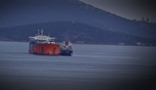 Πειραιάς: Σε καραντίνα το πλήρωμα του δεξαμενόπλοιου με τα 16 κρούσματα