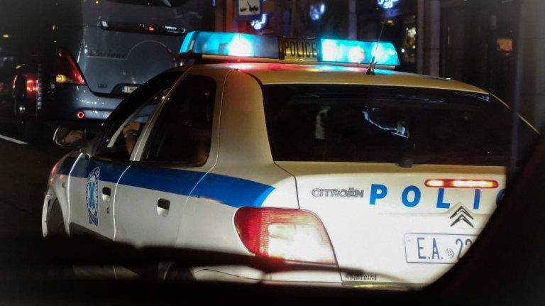 Επίθεση με τσεκούρι στην Καλλιθέα : Με σοβαρά τραύματα νοσηλεύεται η 54χρονη