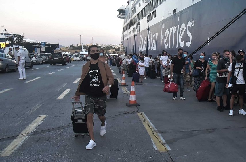 Επιστροφή ταξιδιωτών με τεστ κορωνοϊού στα λιμάνια του Πειραιά και της Ραφήνας