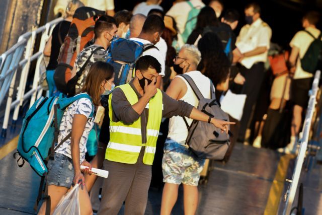 Αρνητικά όλα τα τεστ κορωνοϊού που έγιναν στα λιμάνια Πειραιά και Ραφήνας
