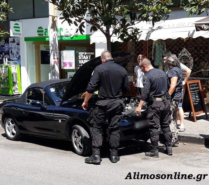 Eπιχείρηση απεγκλωβισμού ενός μικρού γατιού έγινε σήμερα στο Καλαμάκι