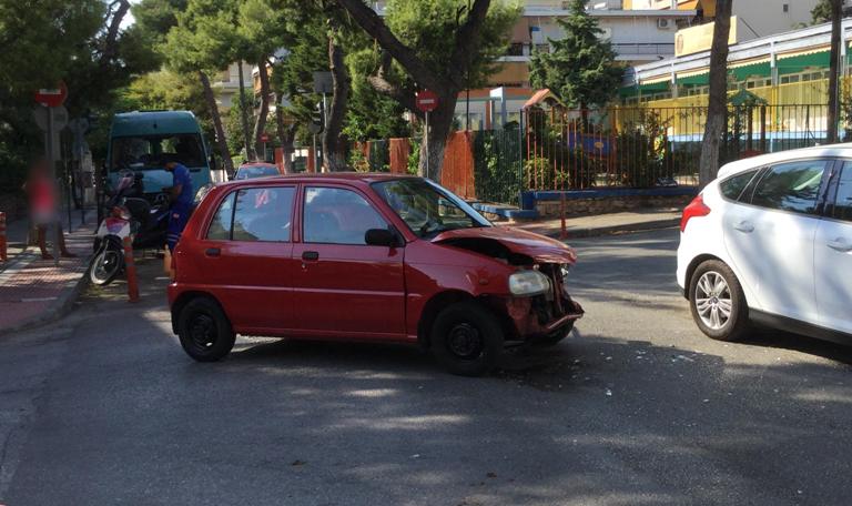Τροχαίο ατύχημα έγινε το μεσημέρι στη συμβολή των οδών Θουκυδίδου και Υψηλάντου