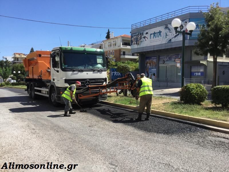 Εργασίες ασφαλτόστρωσης σε τμήμα της λεωφόρου Ιωνίας