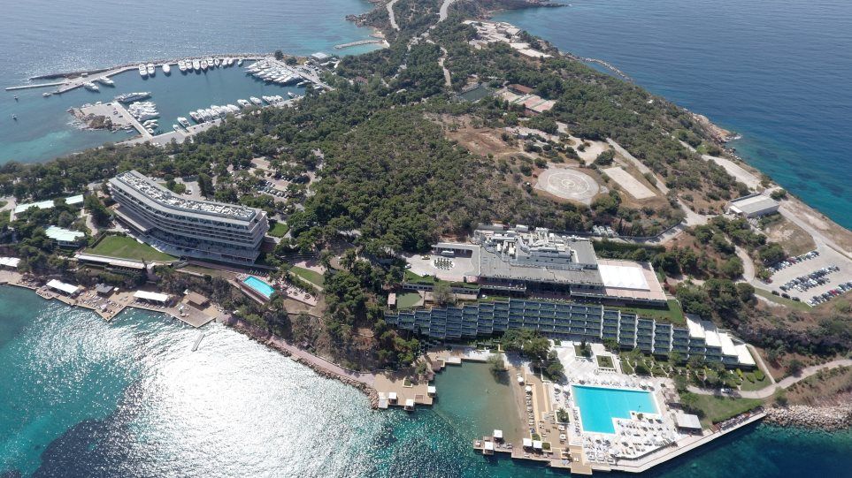 Πόλεμος στον Αστέρα Βουλιαγμένης: Μηνύσεις, αυτόφωρα και μπράβοι