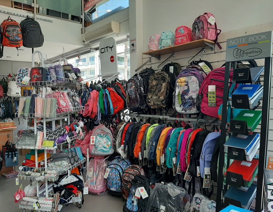Για σχολικά είδη και γραφική ύλη, ο προορισμός των Αλιμιωτών είναι το «Παραθύρι»