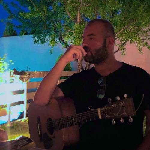 Κάθε Σάββατο ο Νίκος Σαπουντζάκης στο Premier Café