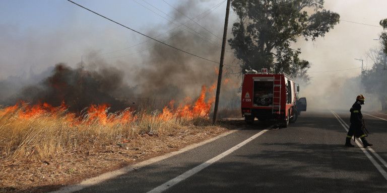 Χωρίς ενεργά μέτωπα η φωτιά στην Ανάβυσσο