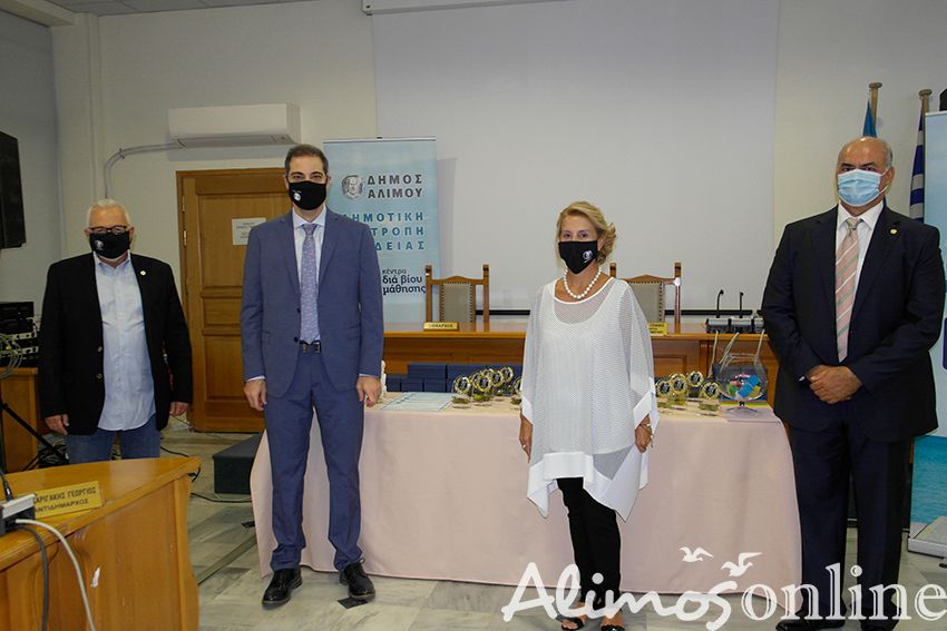 Βραβεύτηκαν οι αριστούχοι των Πανελλαδικών Εξετάσεων 
