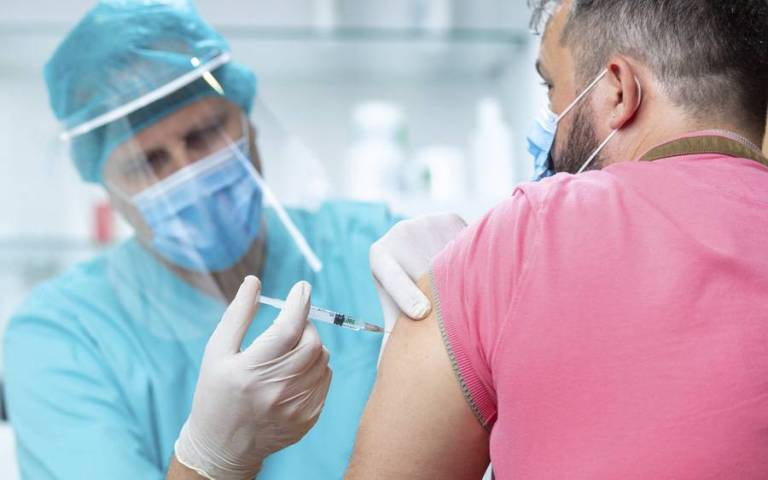 Ξεκινά σήμερα η συνταγογράφηση του αντιγριπικού εμβολίου - Οδηγίες για τον εμβολιασμό εν μέσω πανδημίας