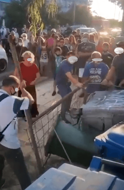 Ένταση και βίαια επεισόδια μεταξύ γονέων και μαθητών έξω από το 2o και 5ο Γυμνάσιο Αλίμου