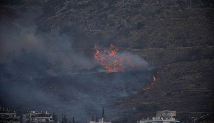 Υπό μερικό έλεγχο η πυρκαγιά στον Βύρωνα