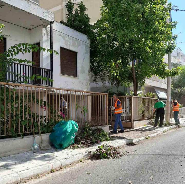Επιχείρηση καθαρισμού σε εγκαταλελειμμένο σπίτι στο Καλαμάκι