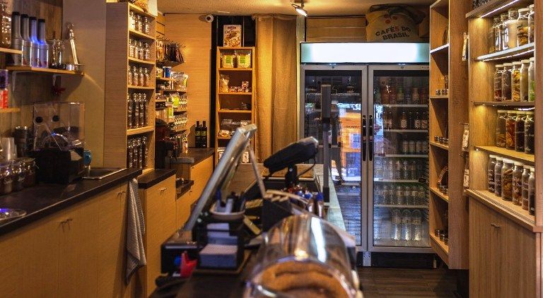 Karpos: Η μεγάλη ποικιλία από vegetarian και vegan σνακ που θα συνοδεύσουν τον καφέ σου