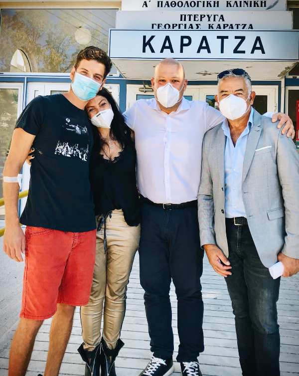 Εξιτήριο για τον 25χρονο Πέτρο που νοσηλεύονταν στον Ακληπιείο Βούλας με κορωνοϊο