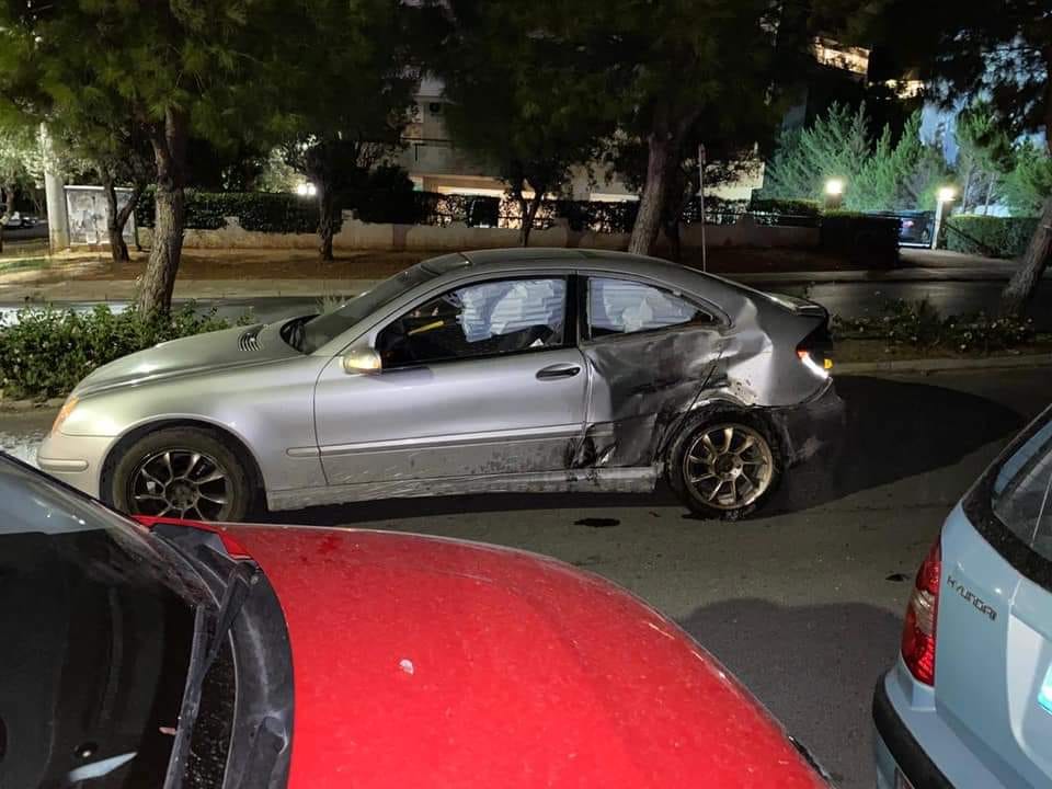Σοβαρό τροχαίο στη Βούλα – Νοσηλεύεται ο έφηβος οδηγός της μηχανής