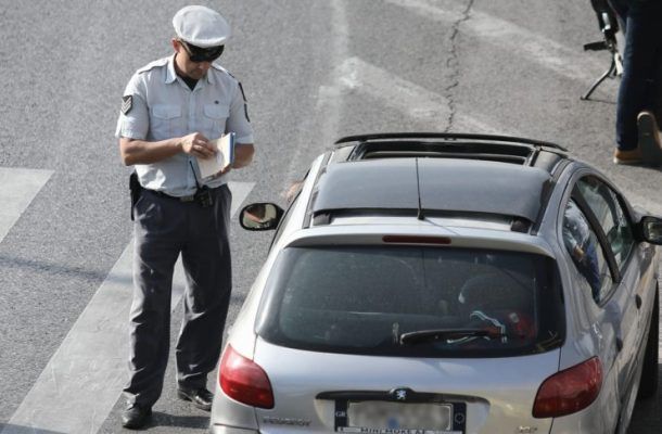 Βουλιαγμένη: Μπλόκο της Τροχαίας σε «κόντρες» στα Λιμανάκια