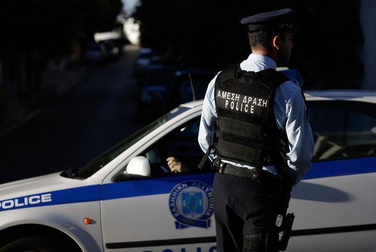 Λήστεψαν δύο ανήλικους στην πλατεία Εσπερίδων Γλυφάδας