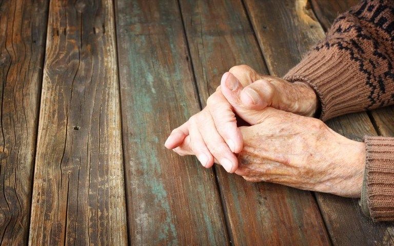 H ανακοίνωση του δήμου Αγίου Δημητρίου για την έξωση της 90χρονης μαζί με τον εγγονό της