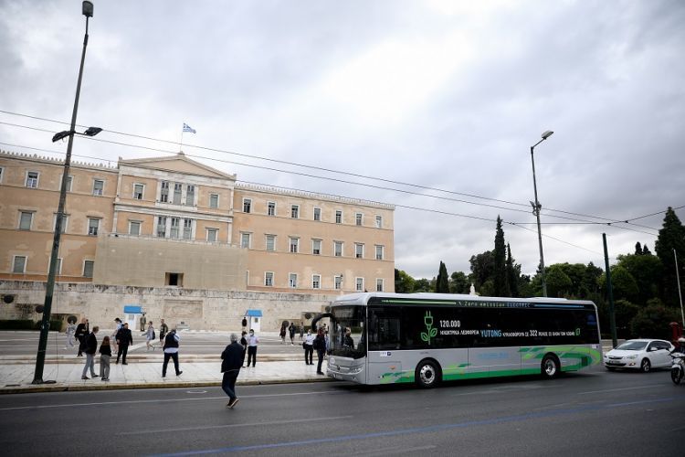 Το ηλεκτρικό λεωφορείο ξεκίνησε τα δοκιμαστικά δρομολόγια στους δρόμους της Αθήνας