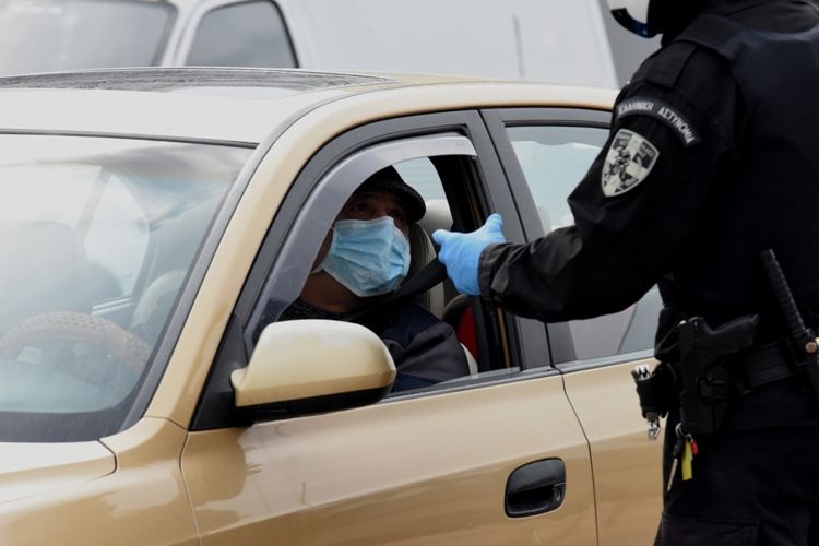 Τι ισχύει για τη χρήση μάσκας στα αυτοκίνητα