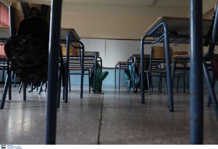 Καταδικάστηκε η καθηγήτρια που δεν φορούσε μάσκα για τον κορωνοϊό κατά τη διάρκεια του μαθήματος σε σχολείο του Υμηττού