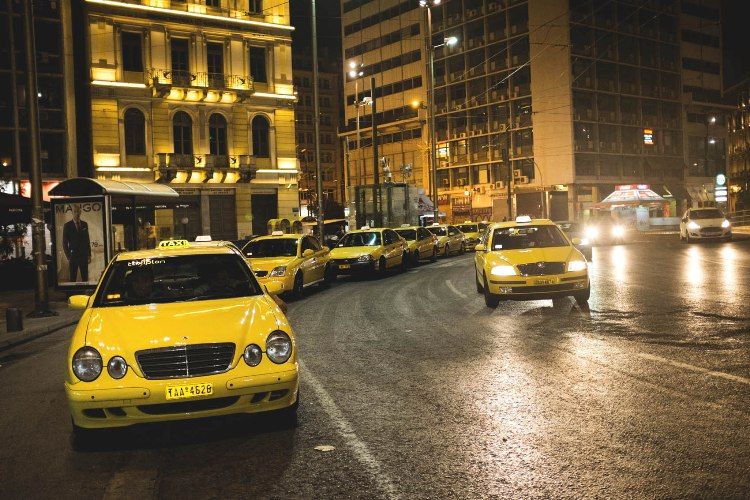 8 νέες πιάτσες ταξί στο κέντρο της Αθήνας