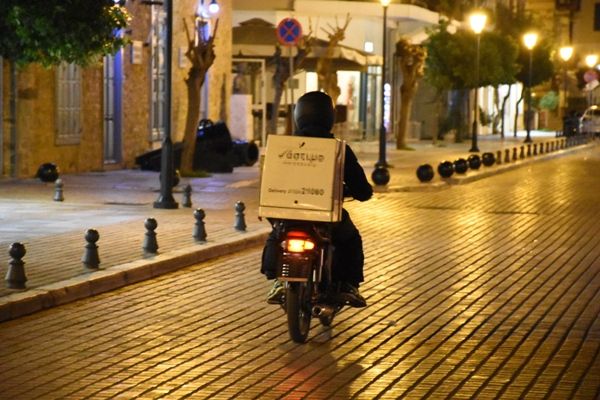 Απαγόρευση κυκλοφορίας: Διευκρινίσεις για delivery και take away