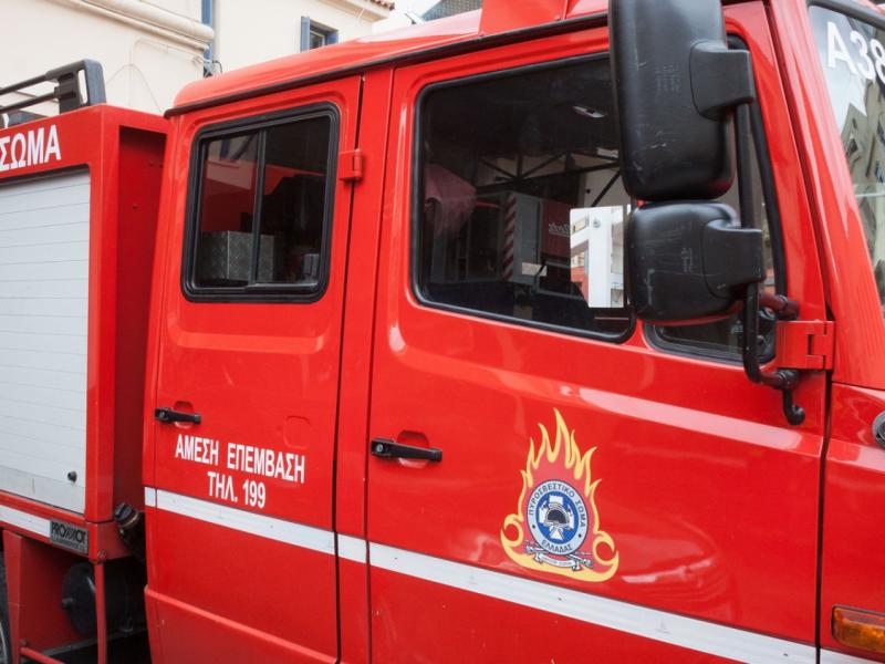 Μικρής έκτασης φωτιά σε πυλωτή πολυκατοικίας στο Άνω Καλαμάκι