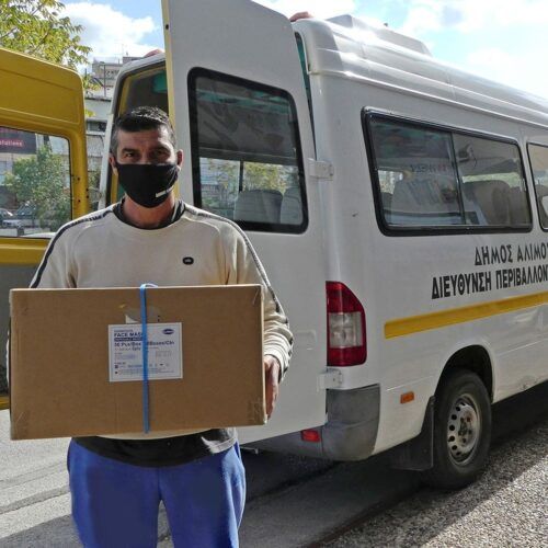 Δωρεάν 15.000 μασκών έκανε η Yanni Extensions στον Δήμο Αλίμου